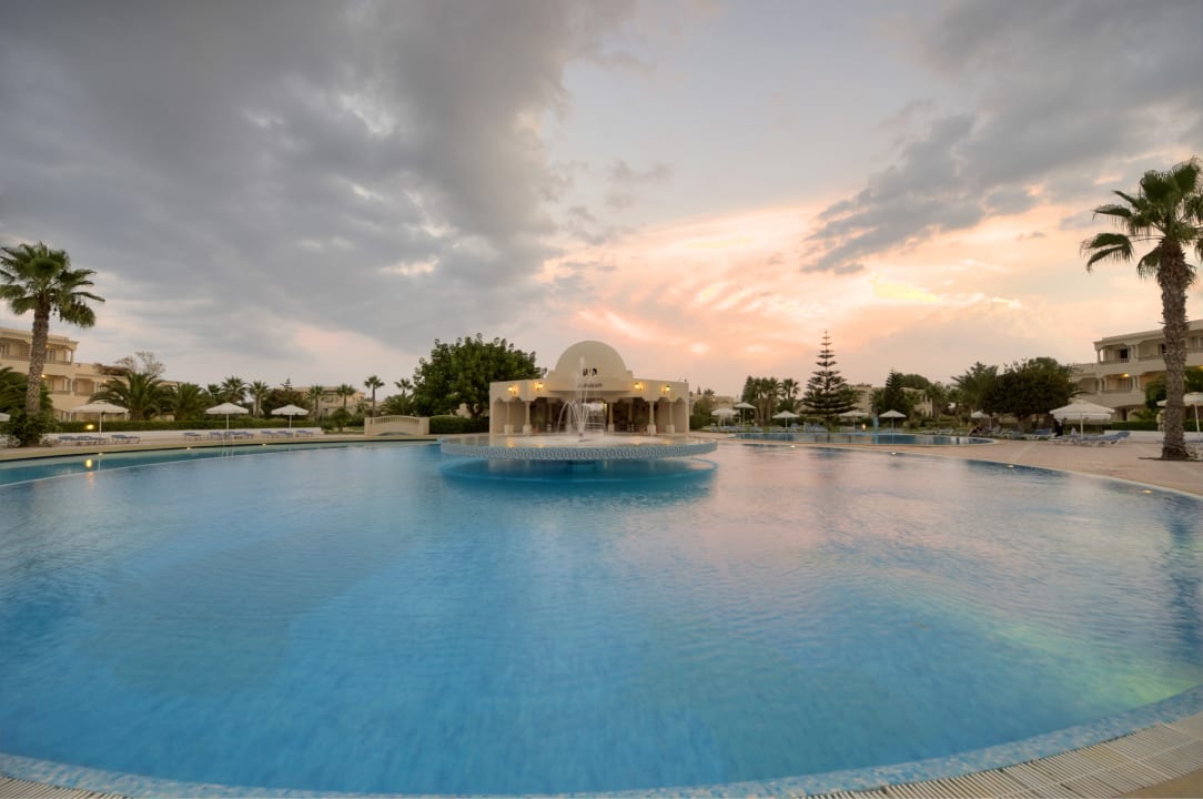 Pool Le Royal Hotels & Resorts - Hammamet