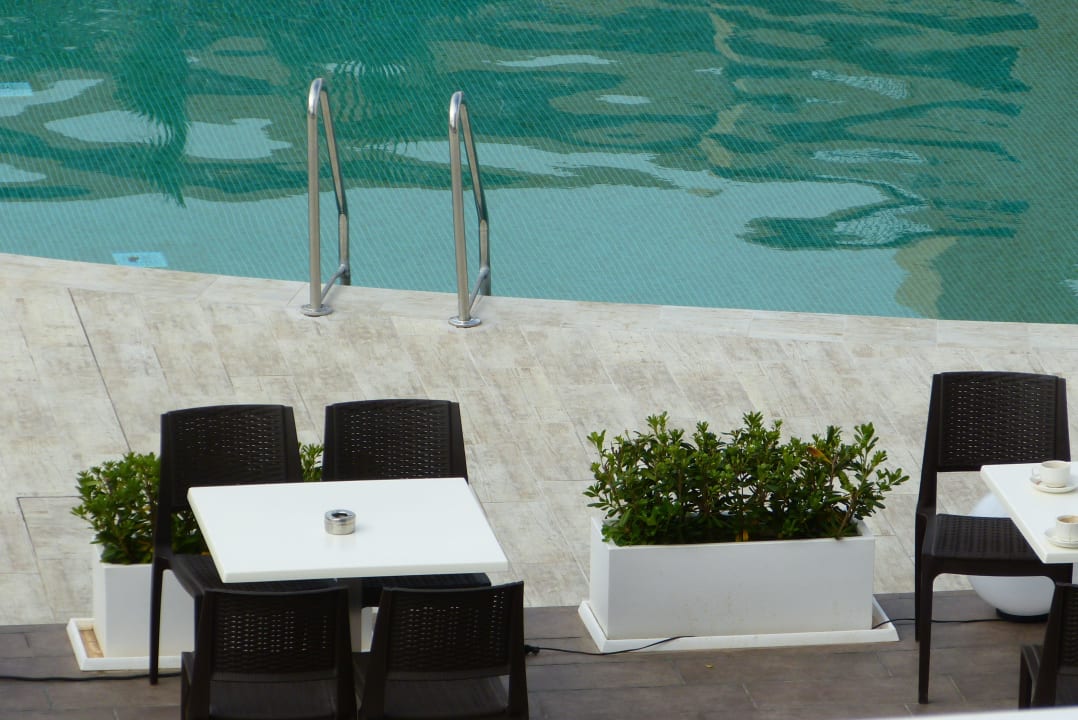 Blick aus Zimmer 229 auf die Poolanlage BG Hotel Caballero