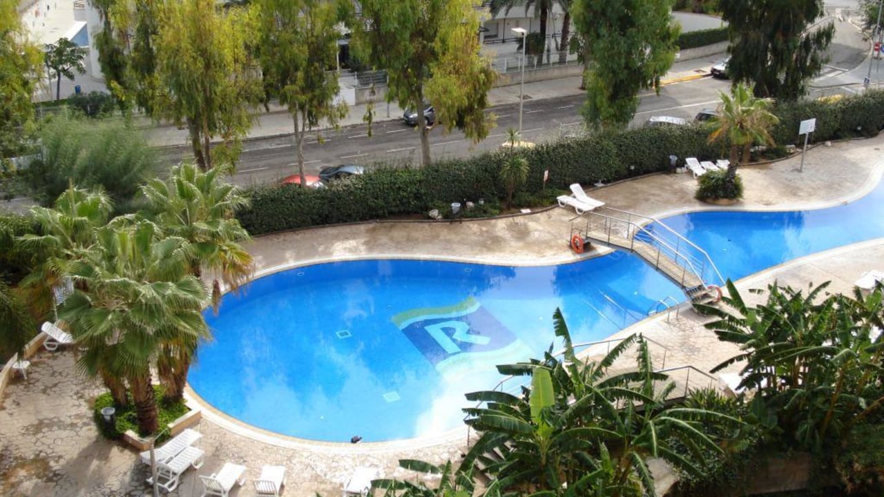 basen przy hotelu 4R Gran Regina