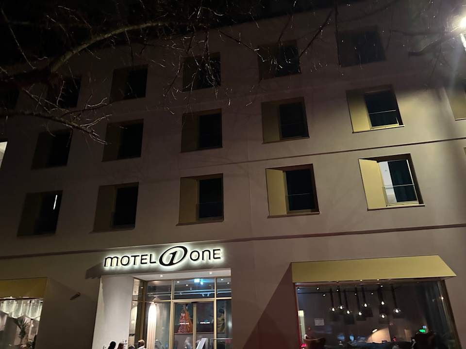 Außenansicht Motel One Würzburg