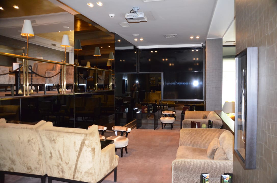 Unterer Teil der Bar / Lobby Hotel Real Parque
