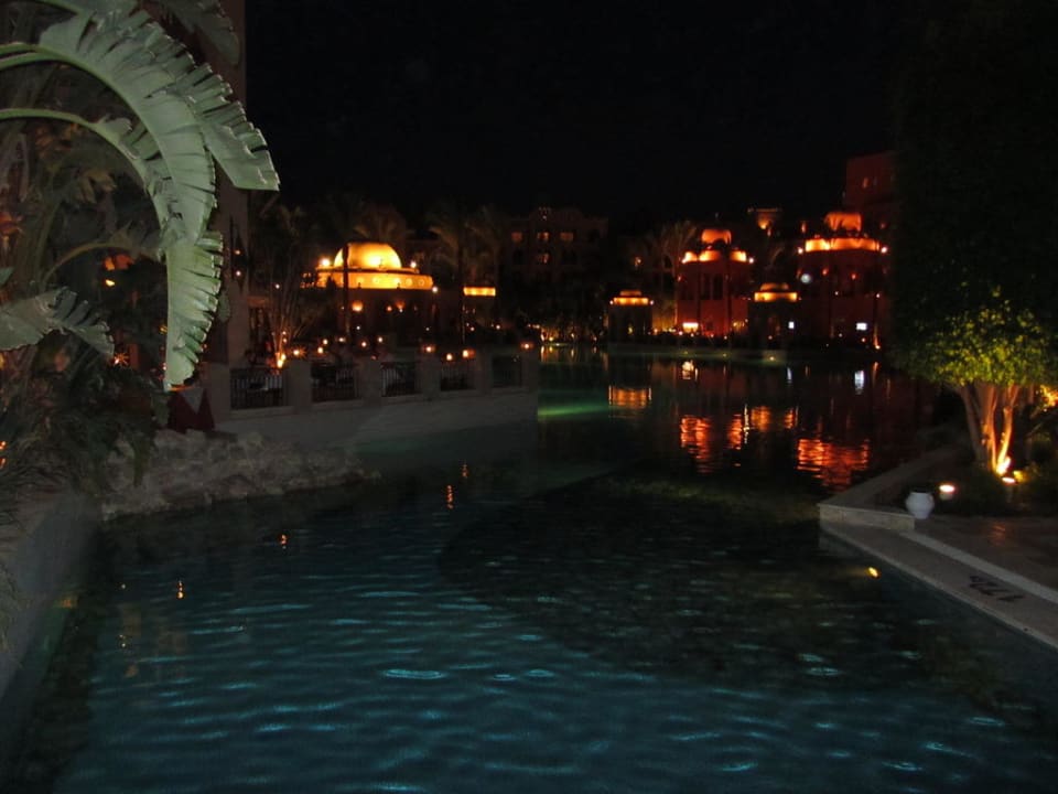 Pool bei Nacht Makadi Palace