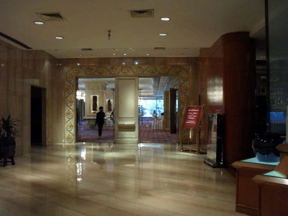 Kleiner Teil der großzügigen Lobby Centara Grand at Central Plaza Ladprao Bangkok
