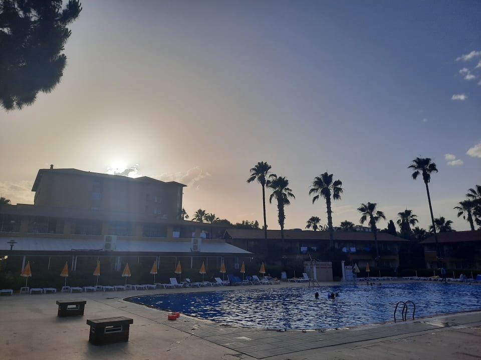 Pool Club Turtas Beach Hotel