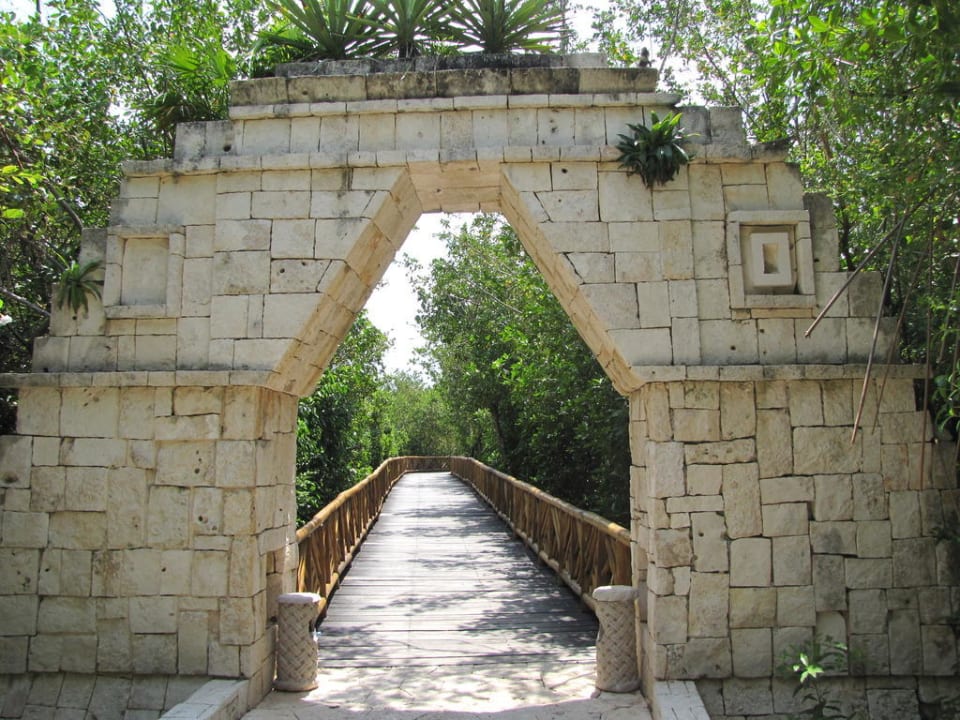 Tor mit Wächtern  Catalonia Royal Tulum Beach & Spa Resort - Adults only