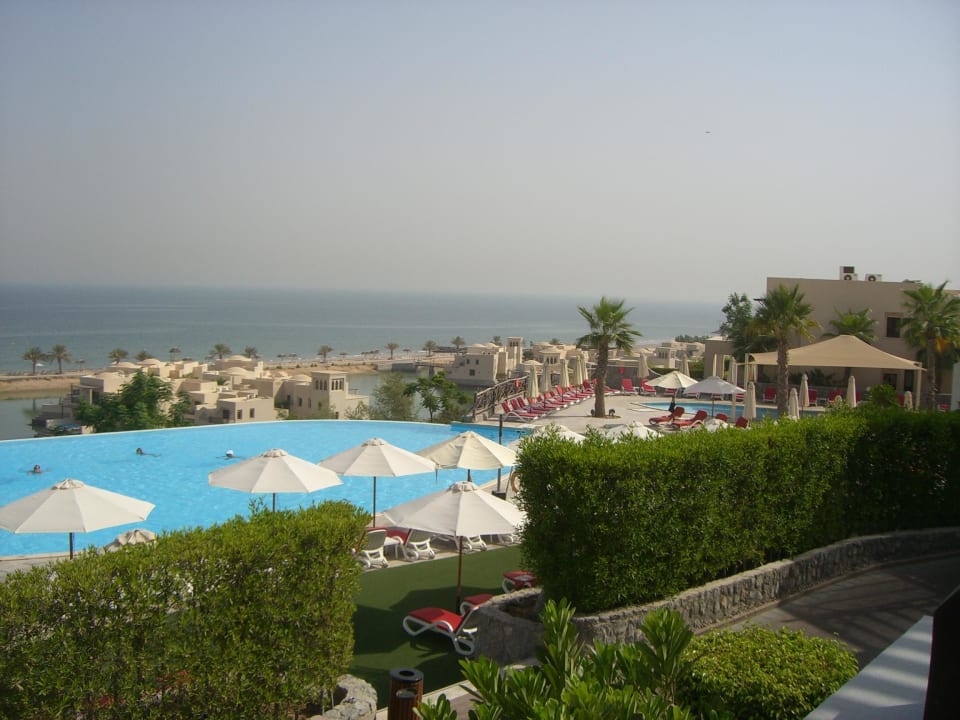 Sunsetpool The Cove Rotana Resort