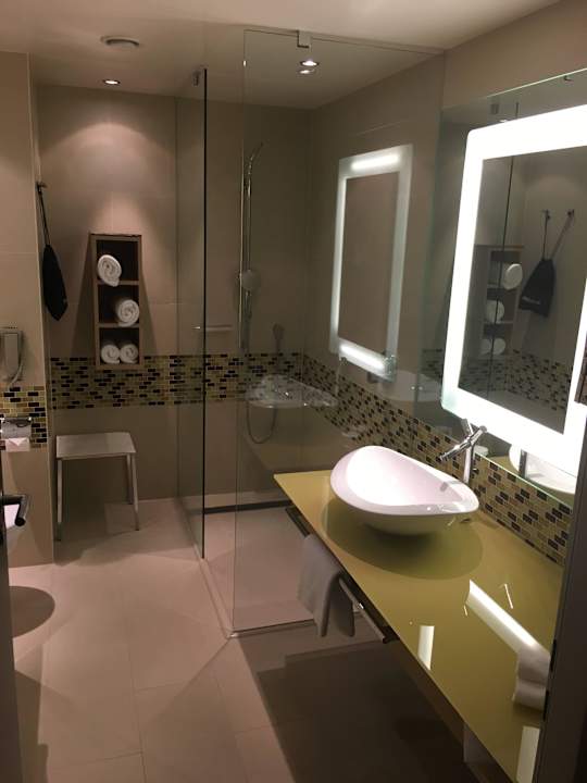 Bad Hilton Frankfurt Airport