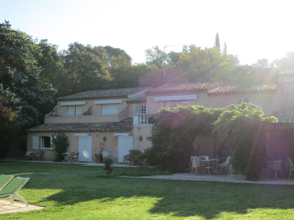Blick auf die Zimmer mit Dachterrasse Hotel Le Verger Maelvi