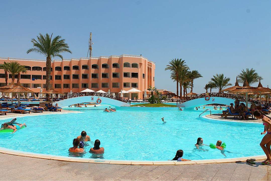 Бассейн Beach Albatros Resort