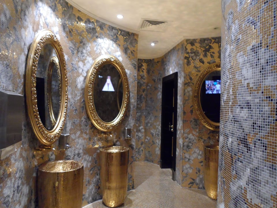 Toilettenanlage Azura Deluxe Resort & Spa Hotel