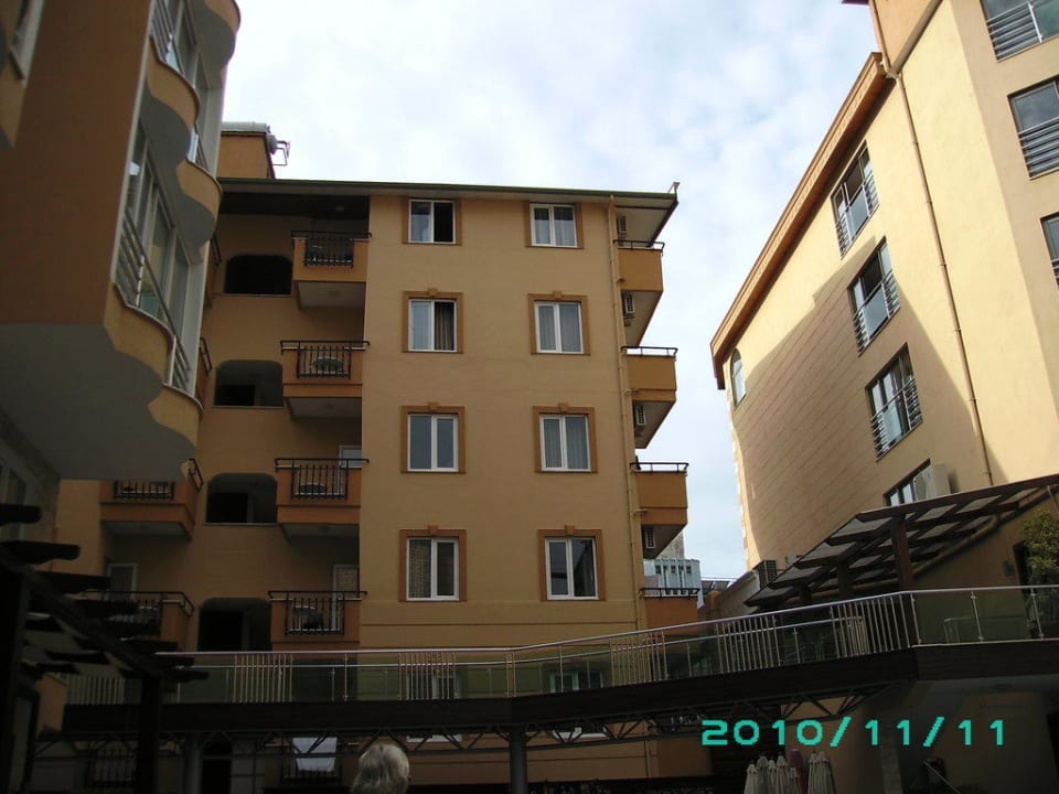 Innenhof Tac Premier Hotel & Spa
