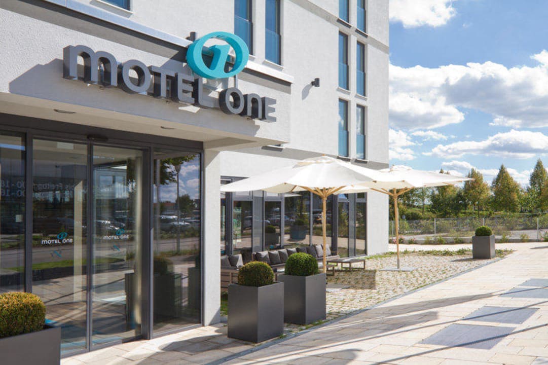 Eingang Motel One München-Garching