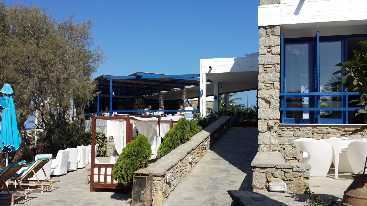 Blick zur Frühstück Terrasse Mykonos Theoxenia, a member of Design Hotels