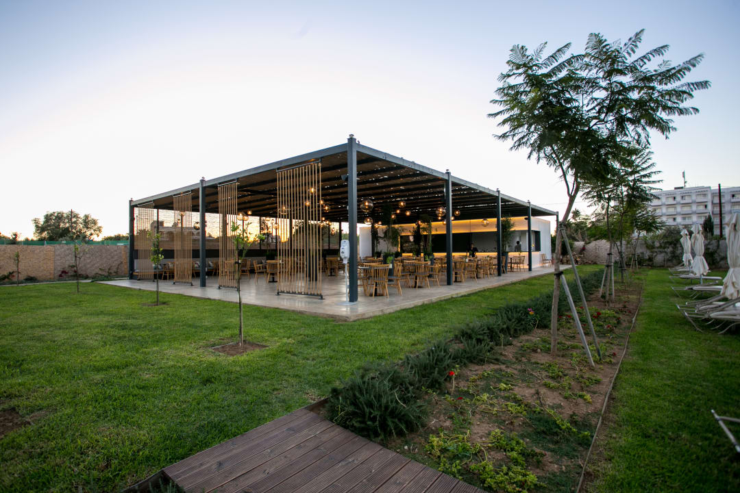 Gastro Crystal Springs Beach Hotel