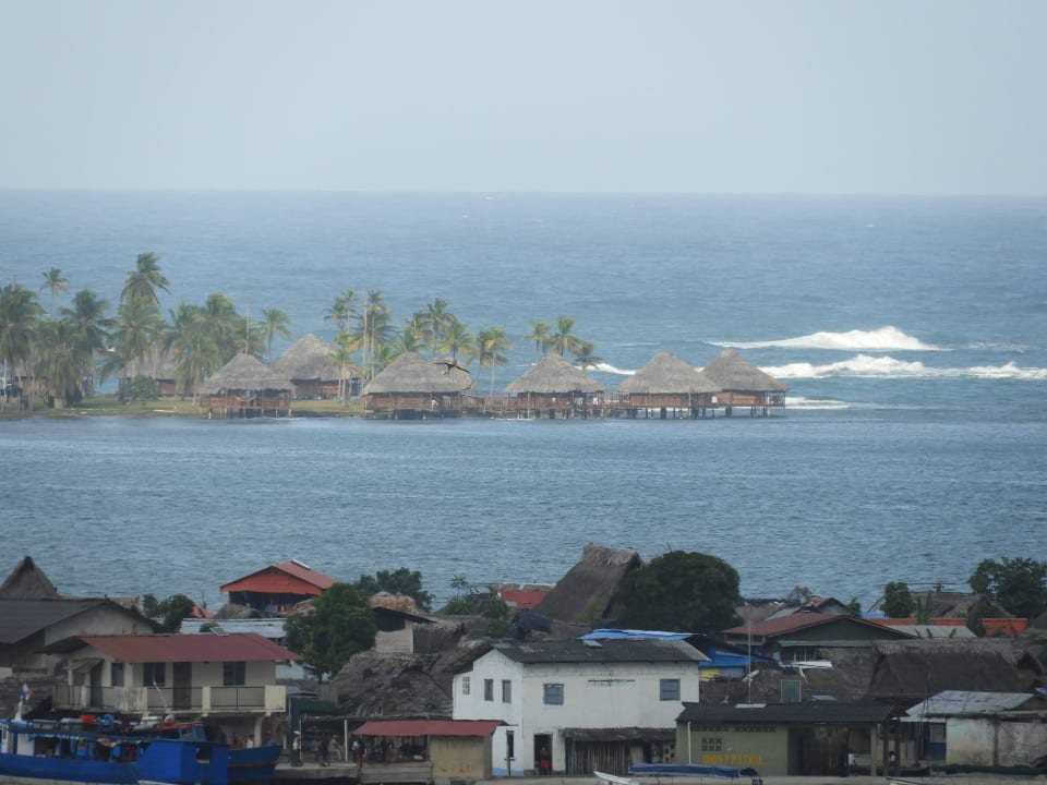 Die Hotelinsel im Hintergrund  Hotel Yandup Island Lodge