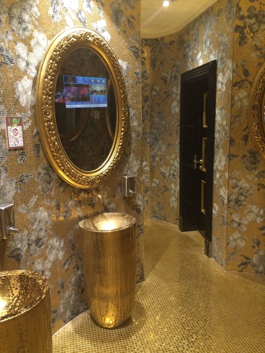 Bling,bling. Toilettenanlage Azura Deluxe Resort & Spa Hotel