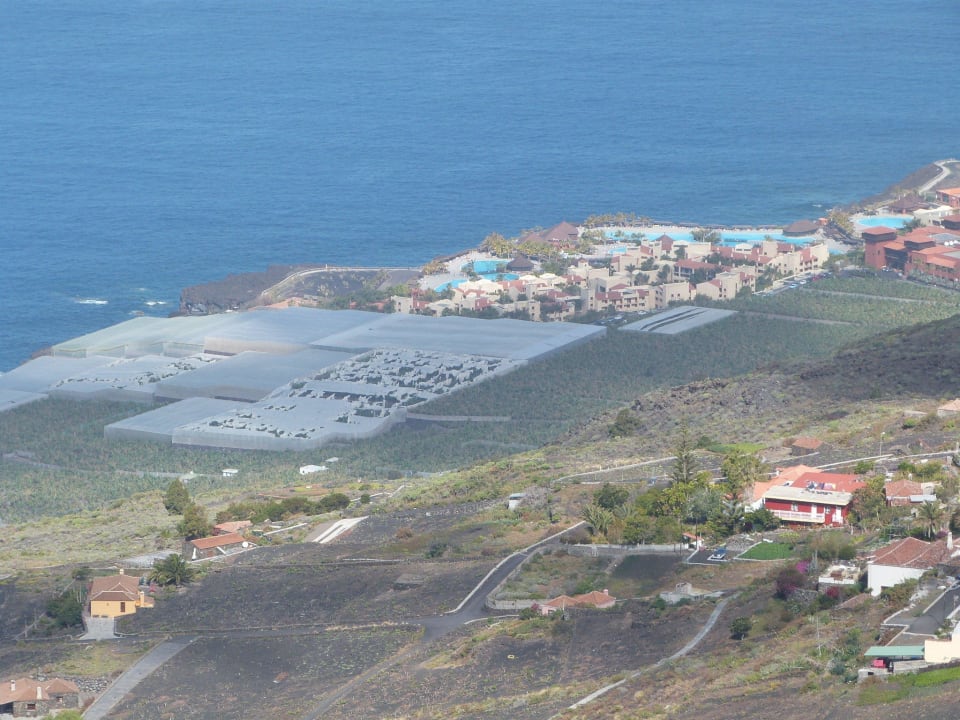 Blick vom Vulkan zur Hotelanlage La Palma Princess