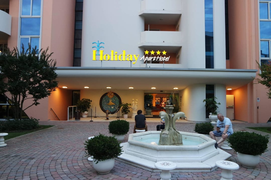 Holiday Aparthotel Holiday