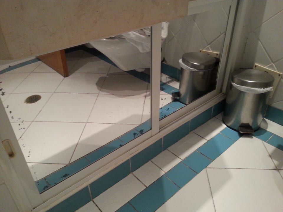 Noch ein Spiegel mit Altersschwäche Luna Miramar Club