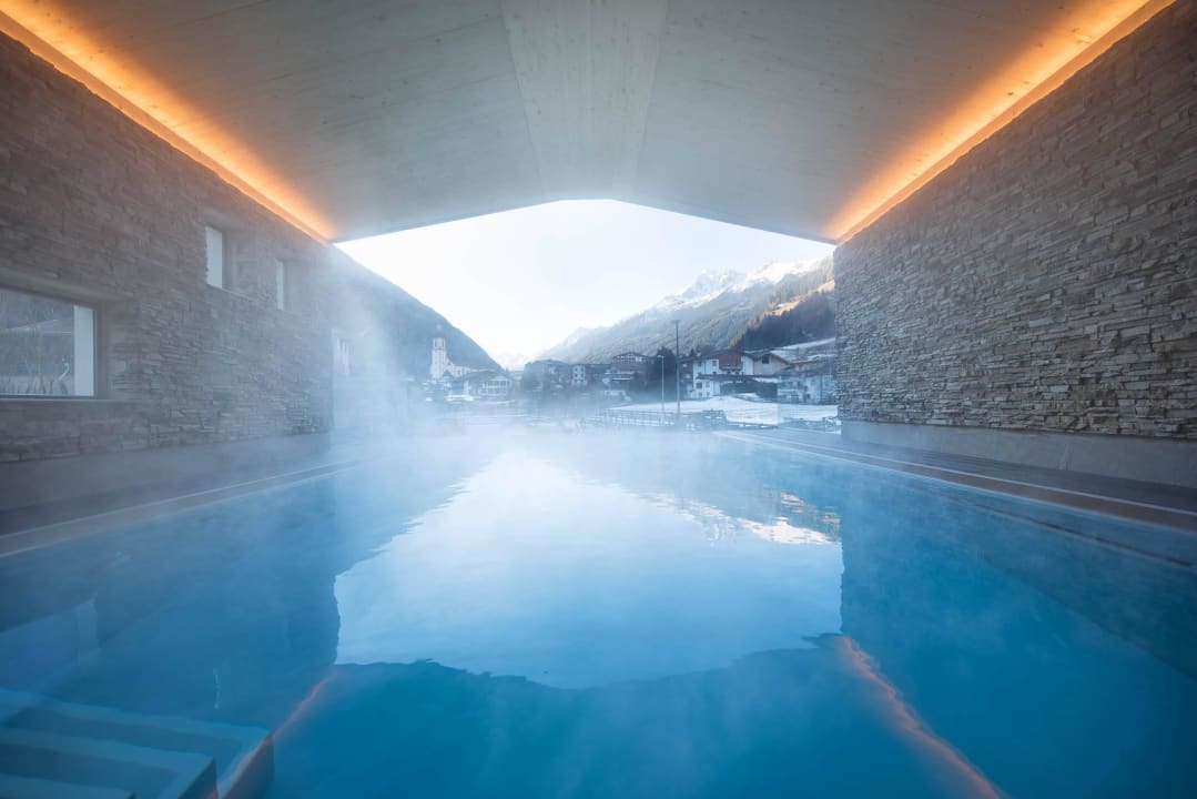 Infinity Outdoor Solebecken Activehotel Bergkönig