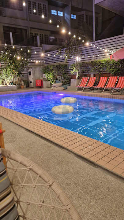 Pool Josh Hotel
