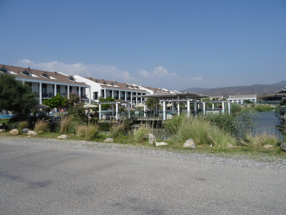 Blick von der Straße aus Jiva Beach Resort