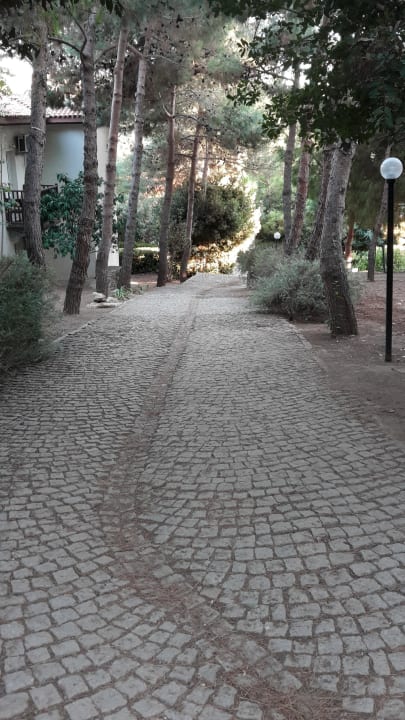 Steile Wege im Hotel Teos Village