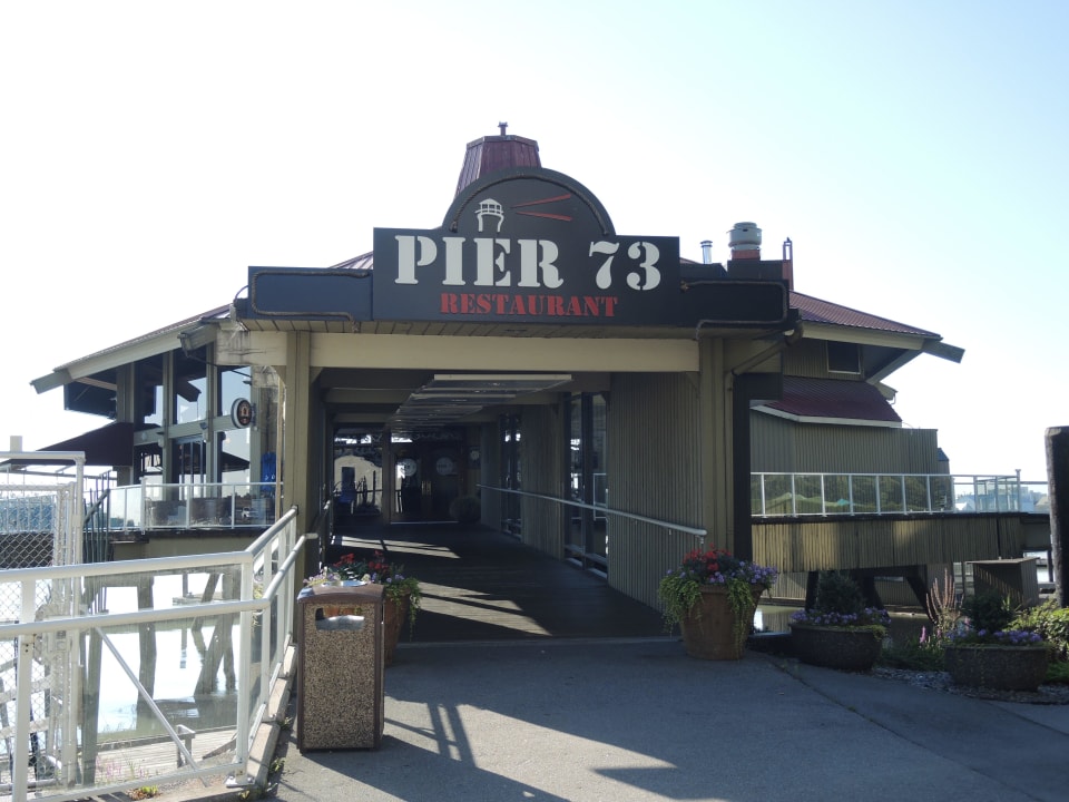 Gutes Restaurand Pacific Gateway Hotel at Vancouver Airport