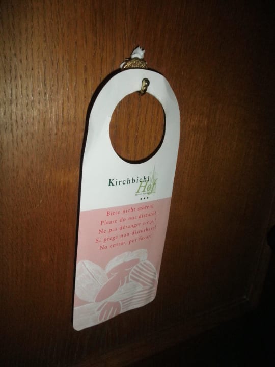 Bitte nicht Störenschild auf interessantem Haken Hotel Kirchbichlhof