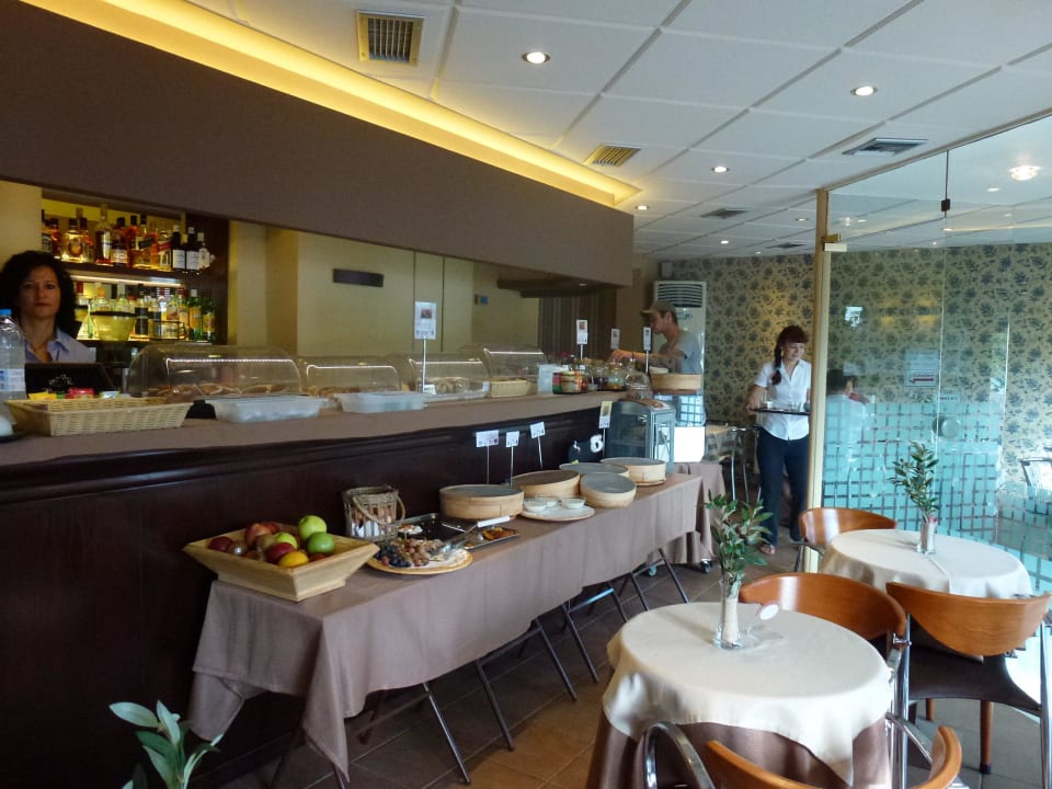 Frühstücksbuffet  Hotel Tourist