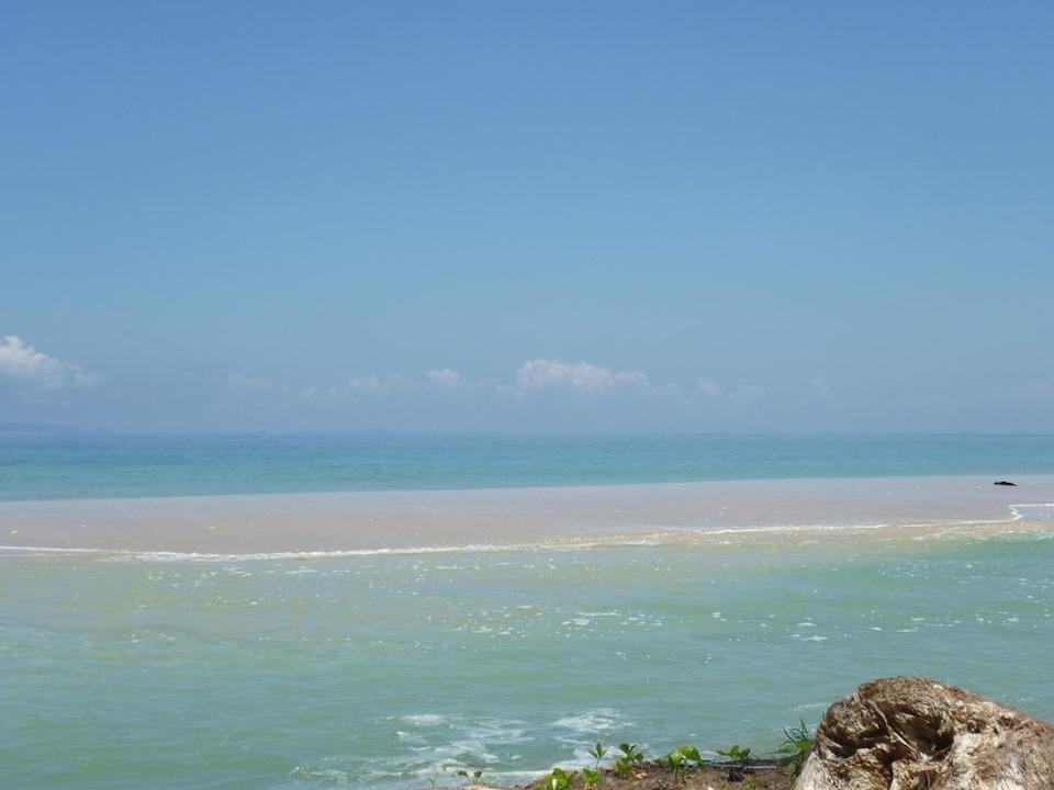 Direkt vor der Anlage - sehr schön! Gooddays Lanta Beach Resort