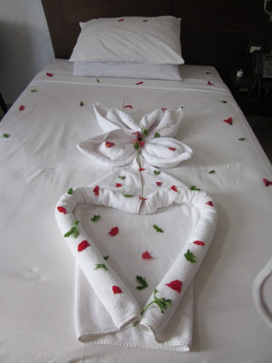 Künstlerisch dekoriertes Bett Stella Garden Resort & Spa, Makadi Bay