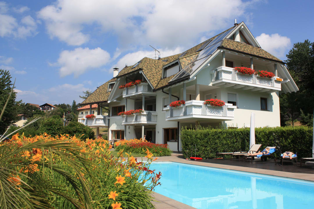 Außenansicht und Pool Residence Villa Anina