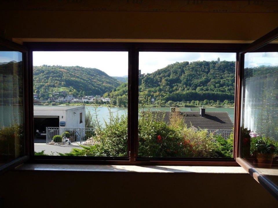 Blick aus Wohnzimmer auf den Rhein Ferienwohnung Elisabeth & Albert Kunz