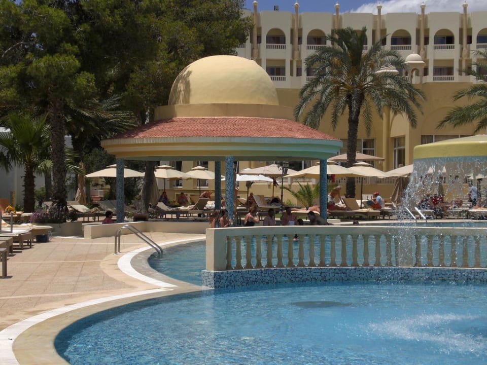 Blick auf die Poolbar Steigenberger Marhaba Thalasso Hammamet