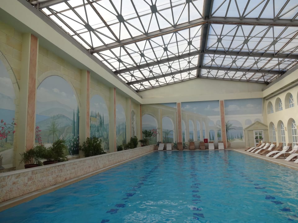 Meerwasserbecken im Spa-Bereich St. George's Bay Country Club