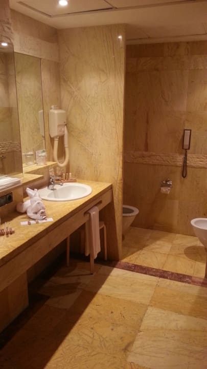 Viel Platz Hotel Serrano Palace