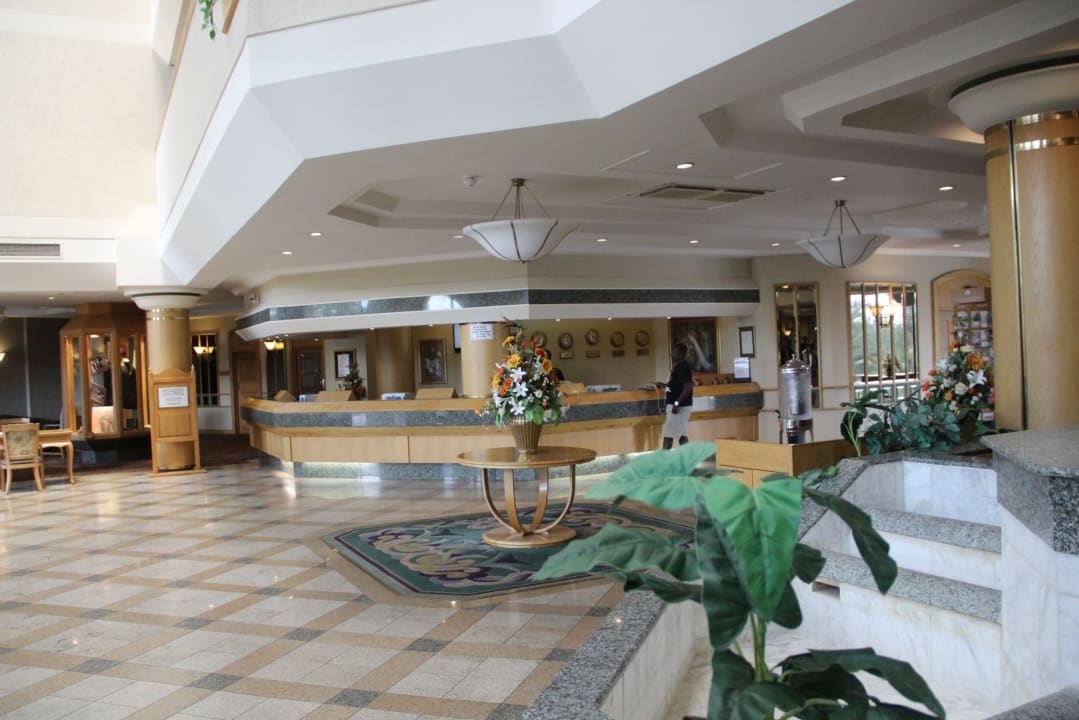 Lobby Safari Court Hotel