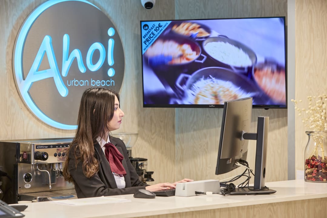 Lobby Ahoi! Urban Beach Hotel