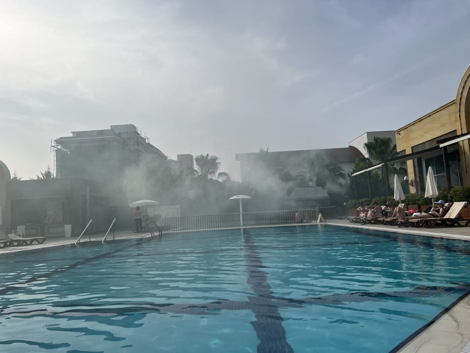 Pool The Lumos Deluxe Resort Hotel