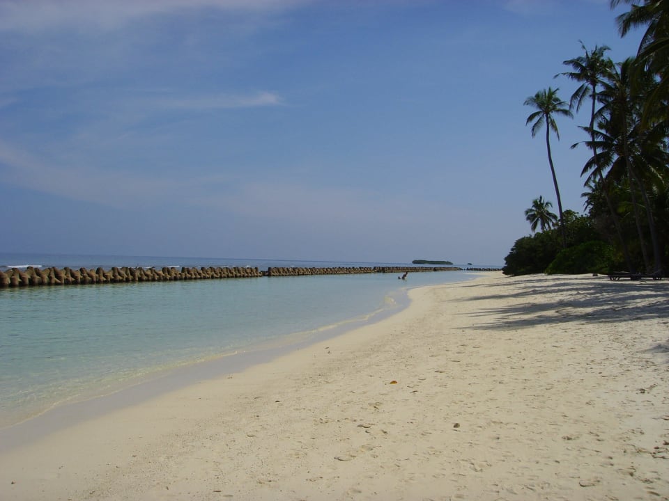 Strand vor den Gartenbungalows Kuredu Island Resort & Spa
