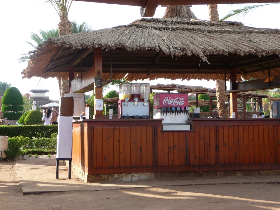 Bar z napojami na plaży Sharm Grand Plaza Resort