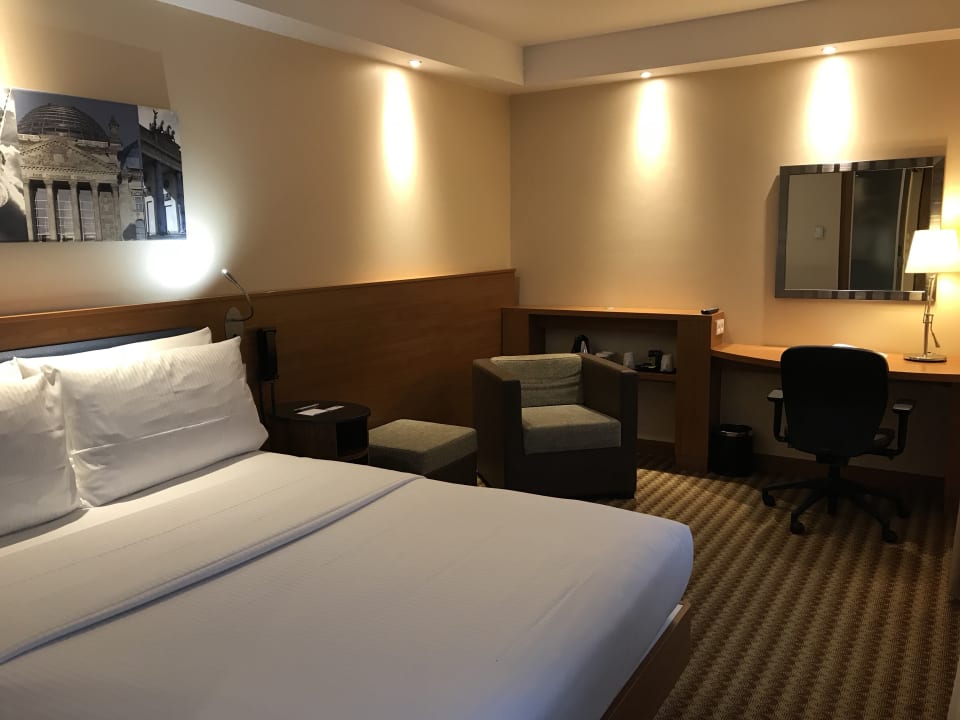Zimmer Hampton by Hilton Berlin City West