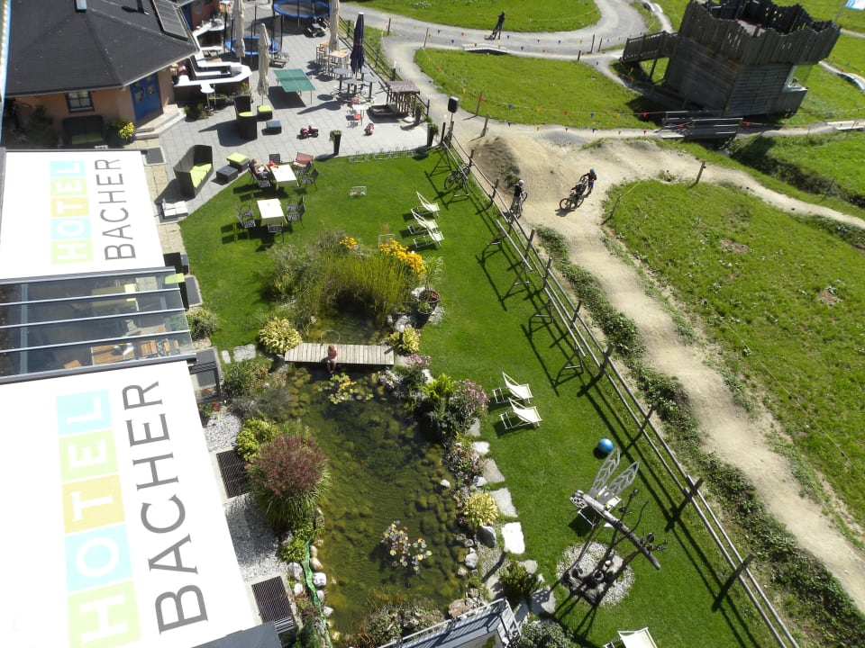 Sonnenterrasse und Liegewiese Hotel Bacher Asitzstubn