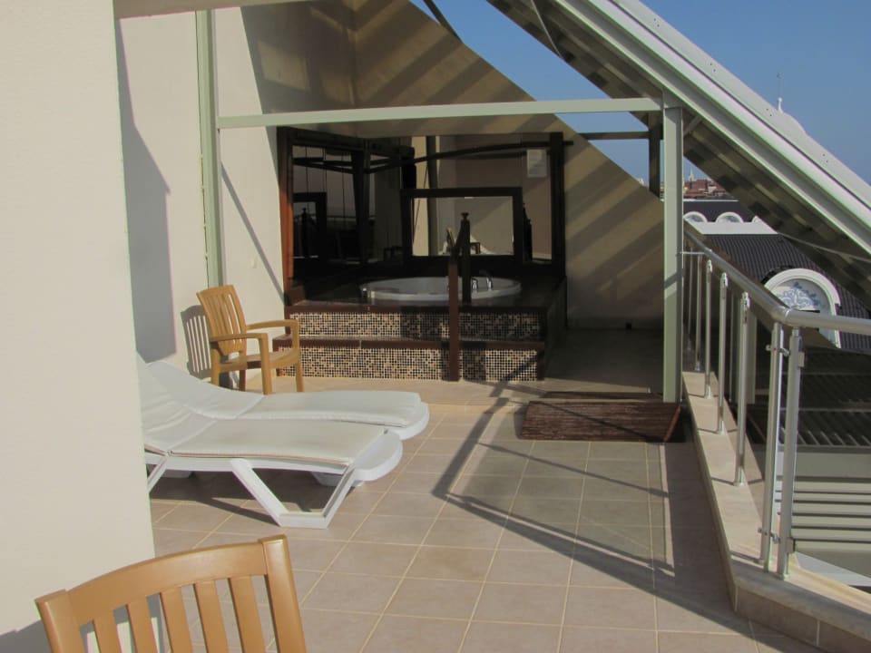 Zimmer Saturn Palace Resort Hotel