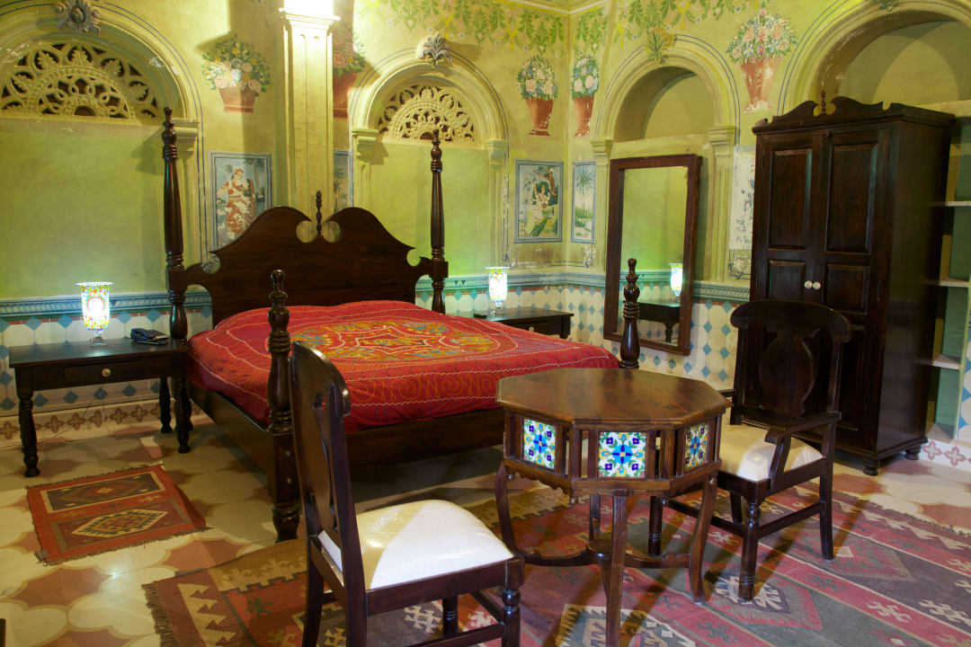 Original frescos in one of Have Rooms Hotel Malji Ka Kamra
