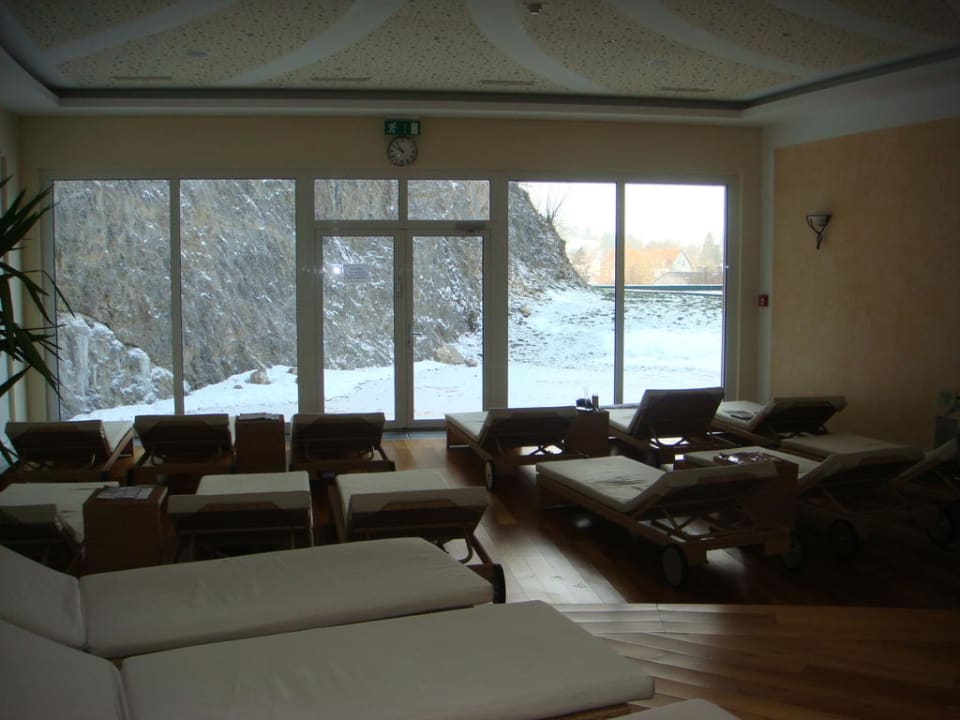 Ruhebereich mit Blick auf den Schneeberg Hotel Schneeberghof