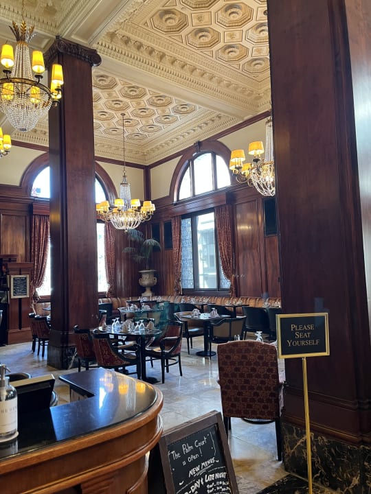 Lobby The Benson, a Coast Hotel