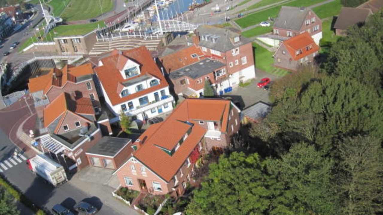 Höhenbild von Drohne Nordseehotel Fischerhus