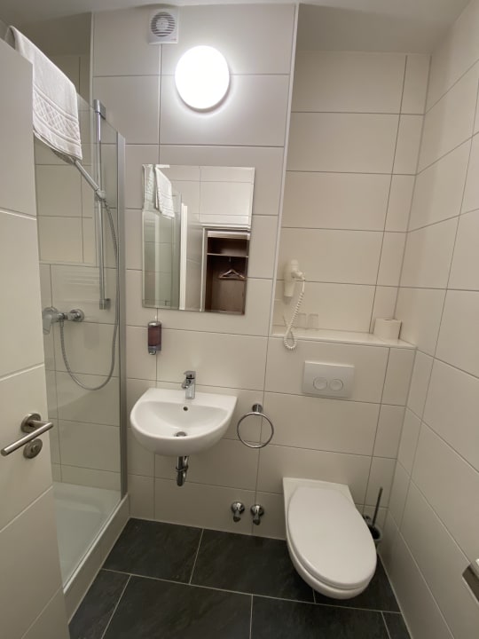 Zimmer Galeria Airport Hotel